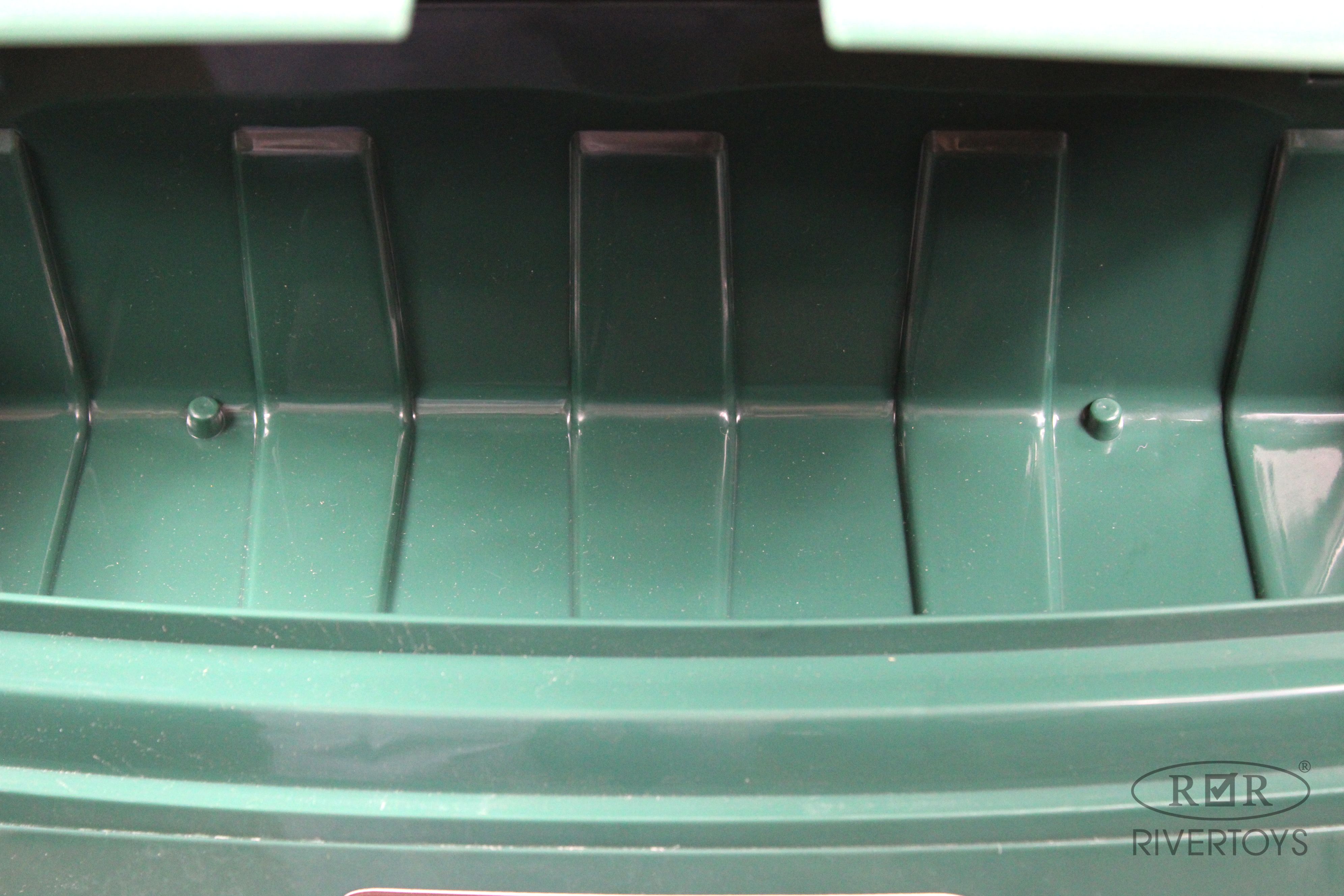 Купить Детский электромобиль RIVERTOYS Mercedes-Benz C555MC